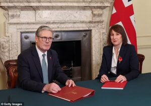 Prime Minster Keir Starmer and Chancellor Rachel Reeves defuse Global article